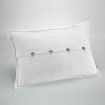 Funda de cojín tejida Banús 50x75 cm color blanco. Cierre con botones