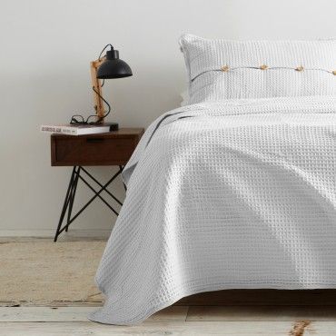 Colcha de algodón Banús blanco escena de cama
