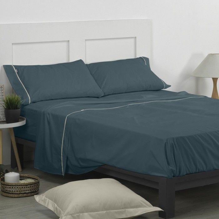 Juego de sábanas liso gris escena de cama