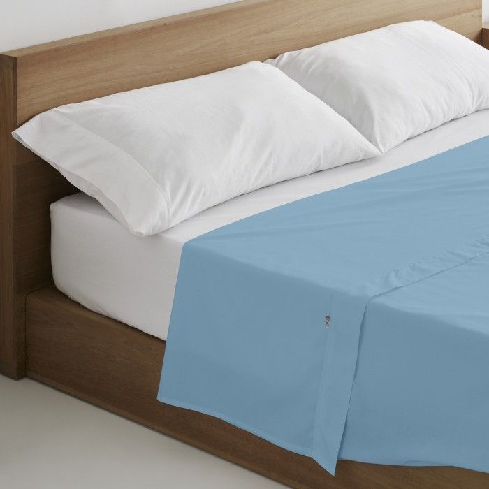 Sábana encimera algodón azul celeste escena de cama