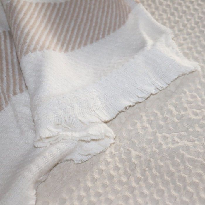 Mantita Aínsa piedra