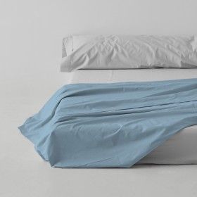 Sábana encimera algodón azul celeste escena de cama