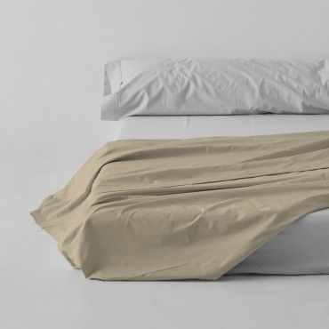 Sábana encimera algodón camel escena de cama