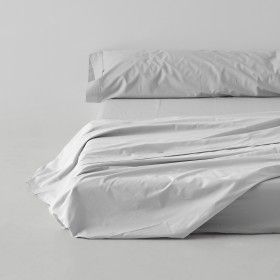 Sábana encimera satén blanco escena de cama