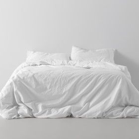 Funda nórdica lisa algodón blanco escena de cama