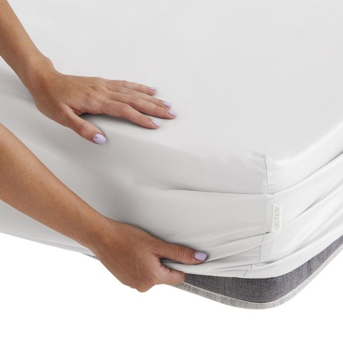 Sábana bajera ajustable de algodón orgánico color blanco - Qutun - Detalle de esquina