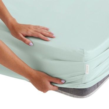 Sábana bajera ajustable de algodón orgánico color hielo - Qutun - Detalle de esquina