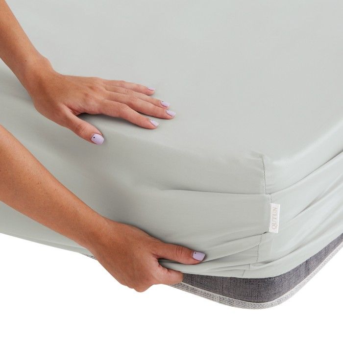 Sábana bajera ajustable de algodón orgánico color perla - Qutun - Detalle de esquina