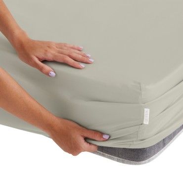 Sábana bajera ajustable de algodón orgánico color topo - Qutun - Detalle de esquina