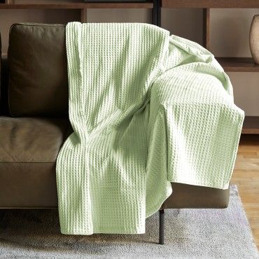 Plaid de Algodón Banús crema sobre sofá