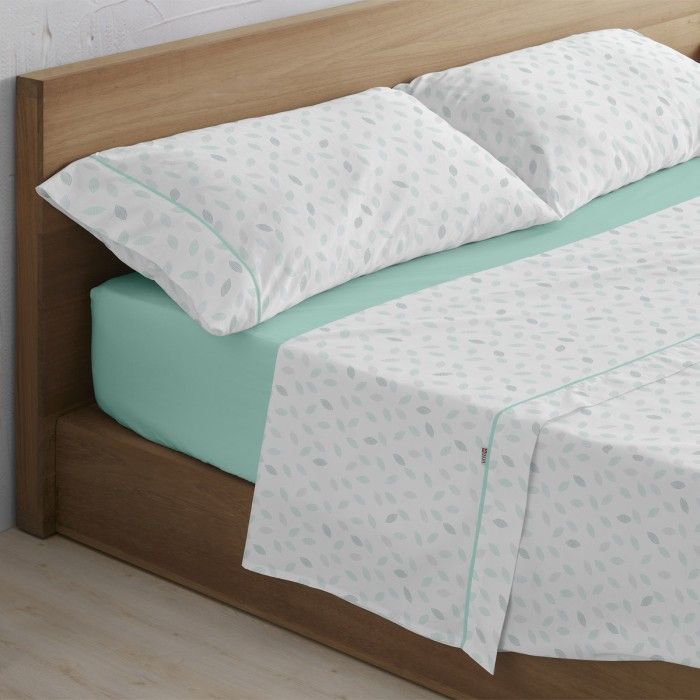 Lucy Aqua Escena Cama