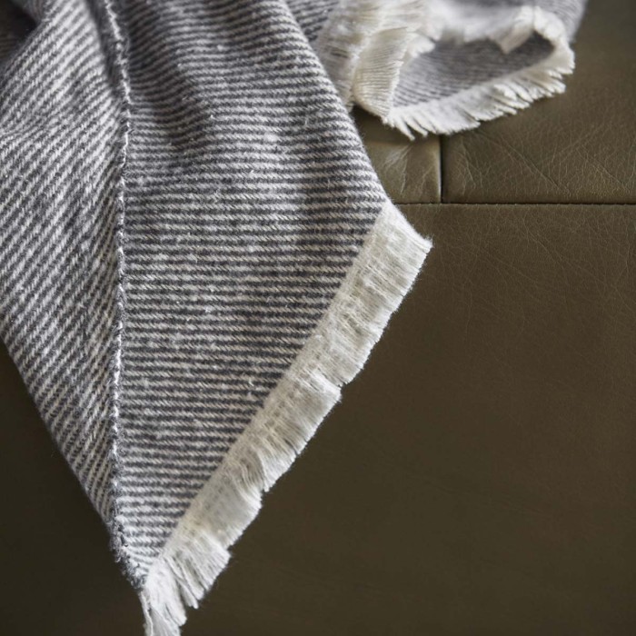 LARES_GRIS_AMBIENTE_DETALLE