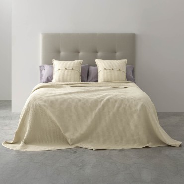 BANUS_COLCHA_CREMA_FRONTAL