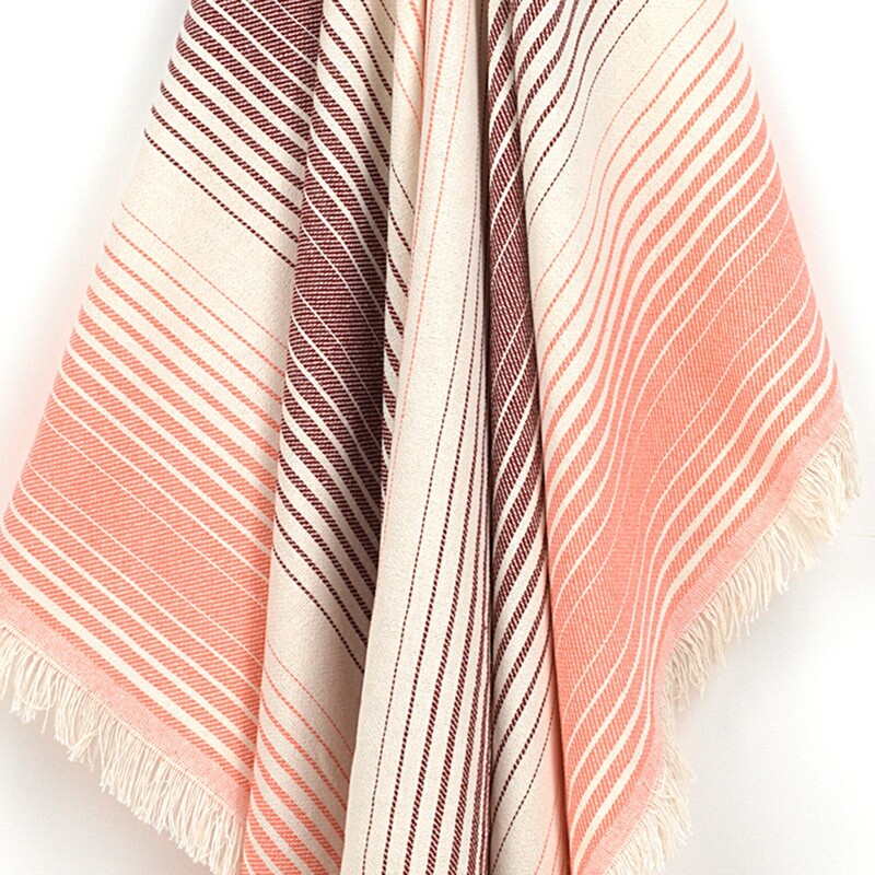 Foutas de color coral para la decoración del hogar.