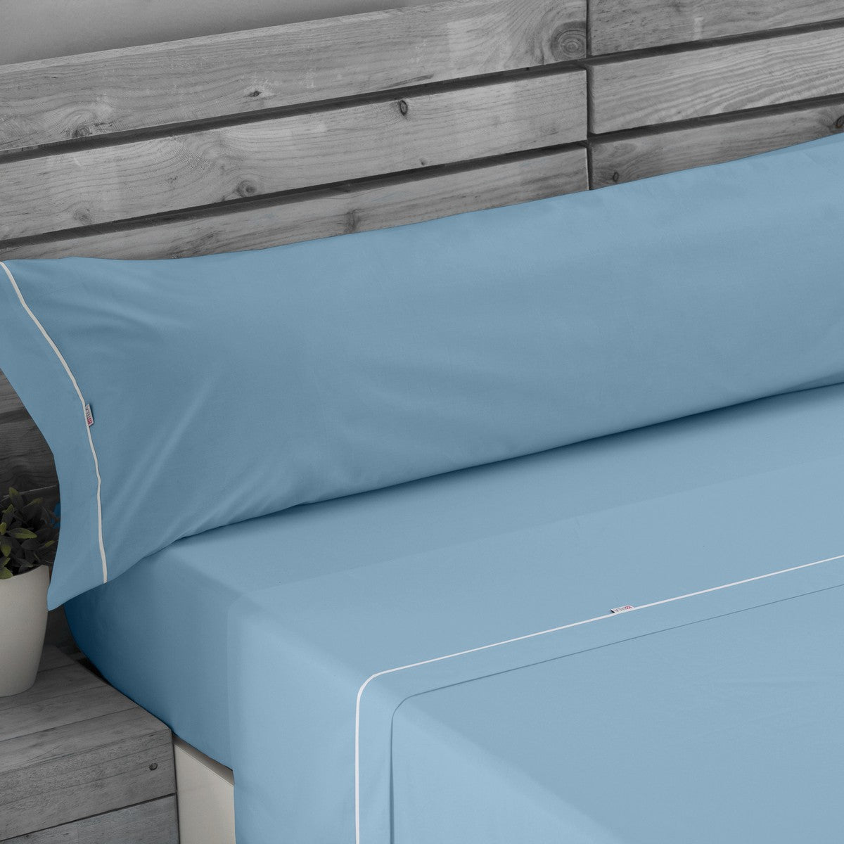 Juego de sábanas algodón 144 hilos azul celeste escena de cama