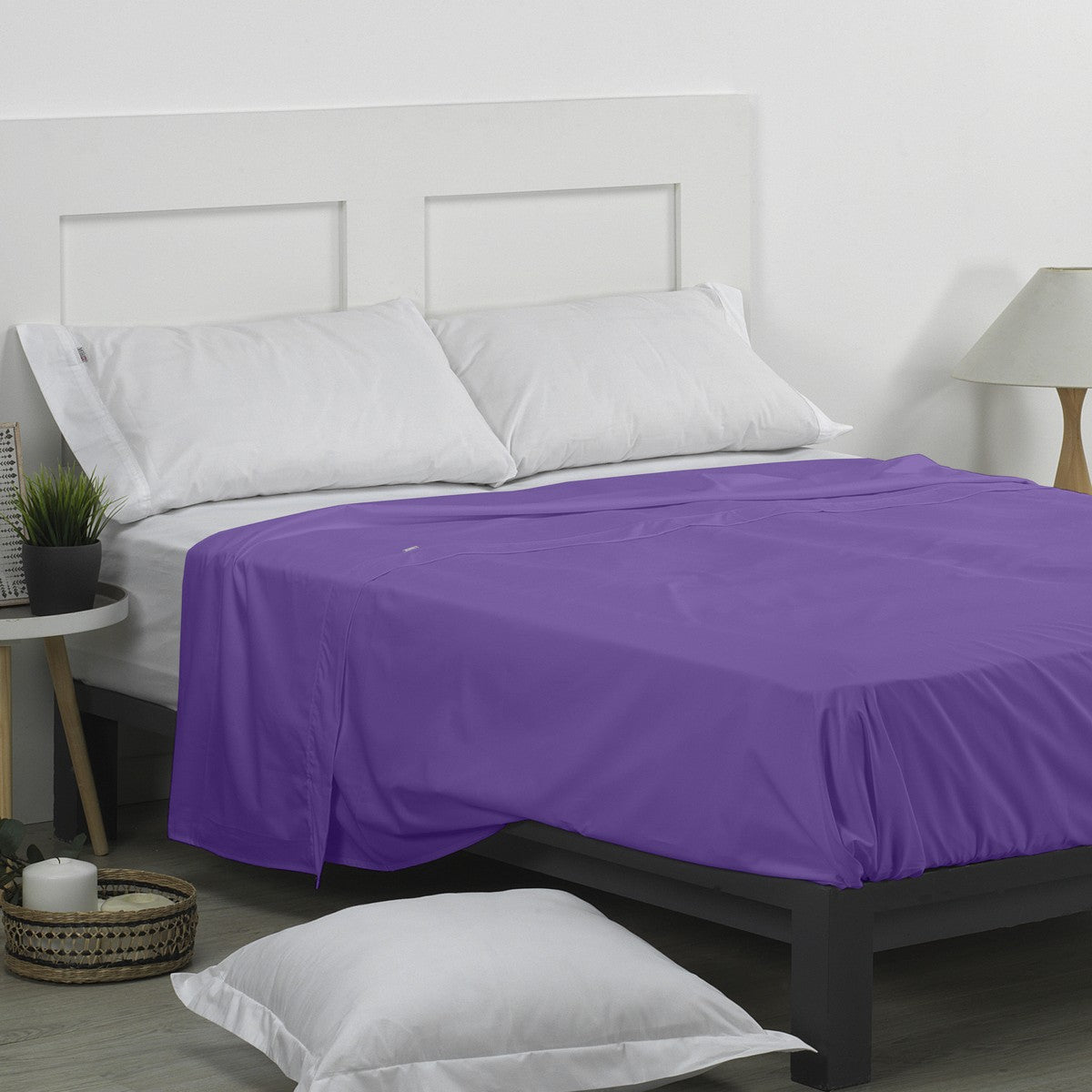 Sábana encimera 50/50 lila escena de cama
