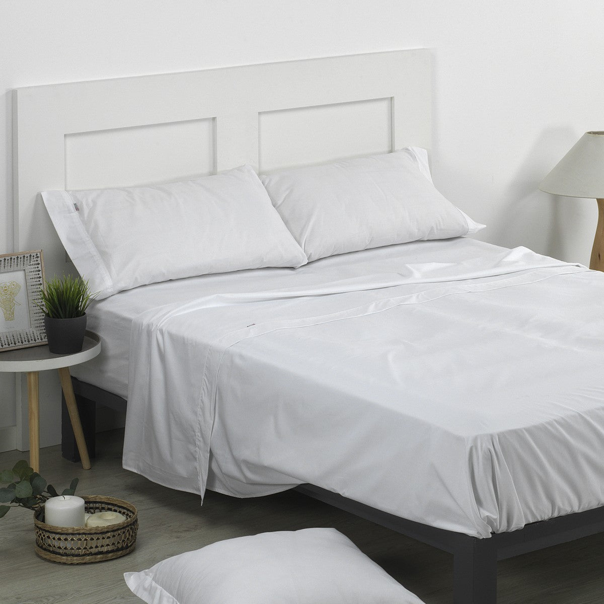 Sábana encimera percal blanco escena de cama