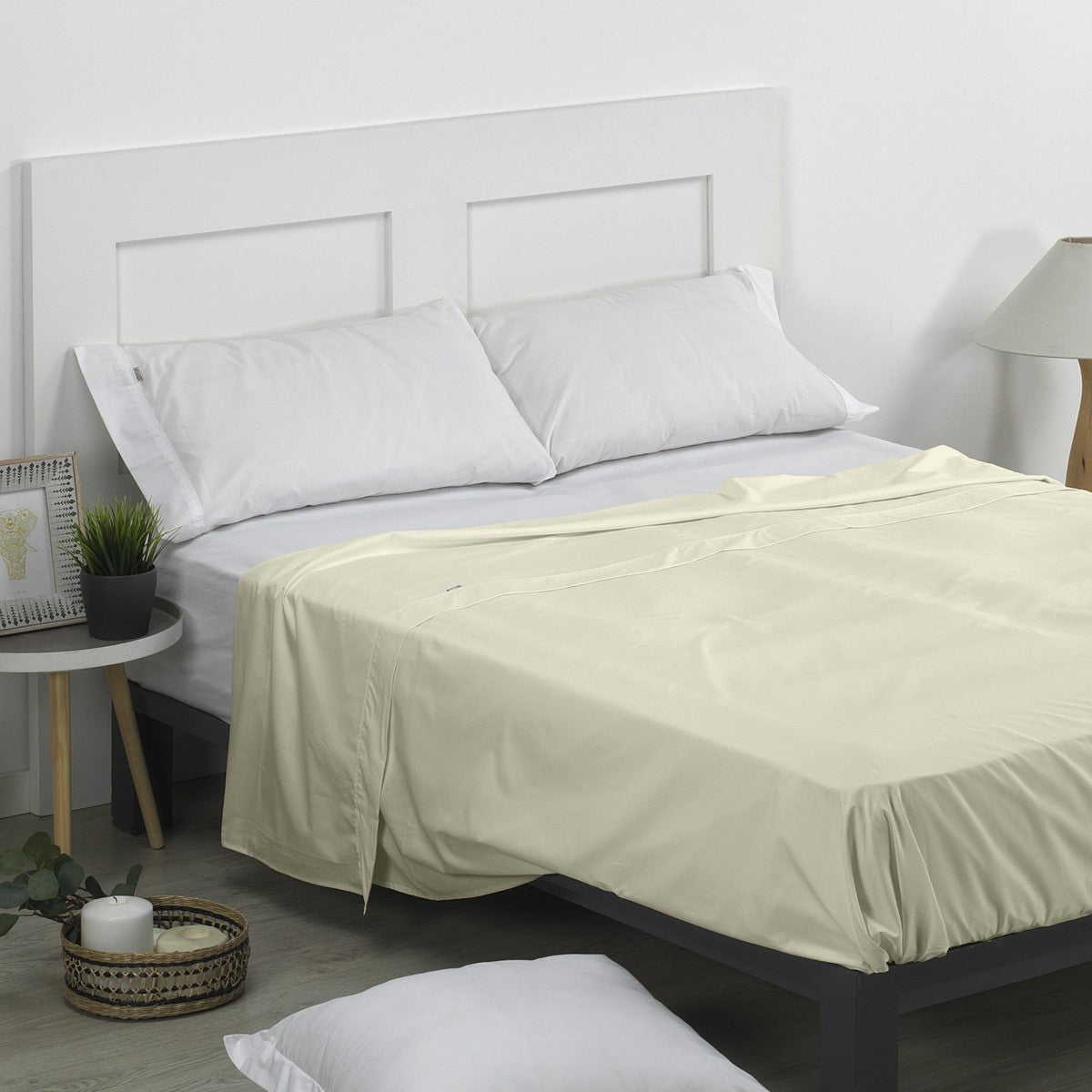 Sábana encimera percal marfil escena de cama