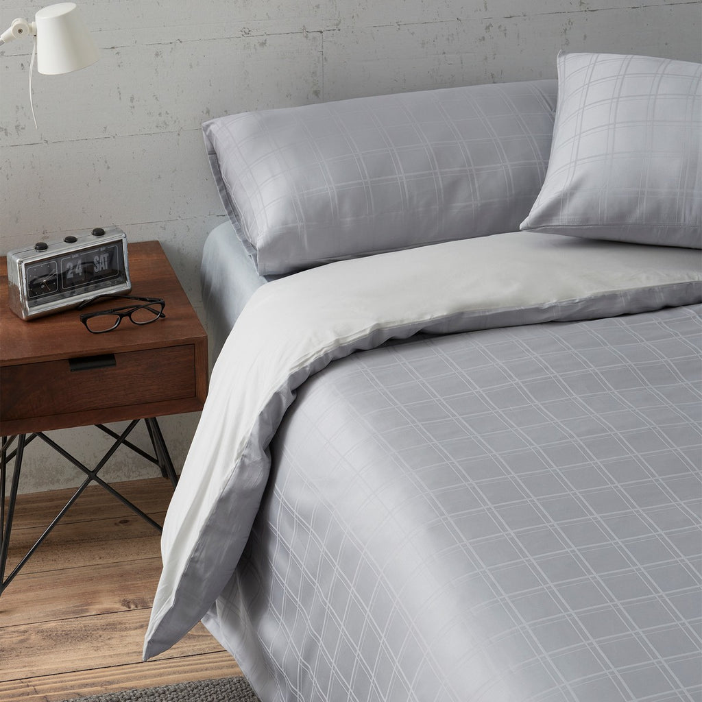 Dúo funda nórdica + almohada Sophia acero escena de cama