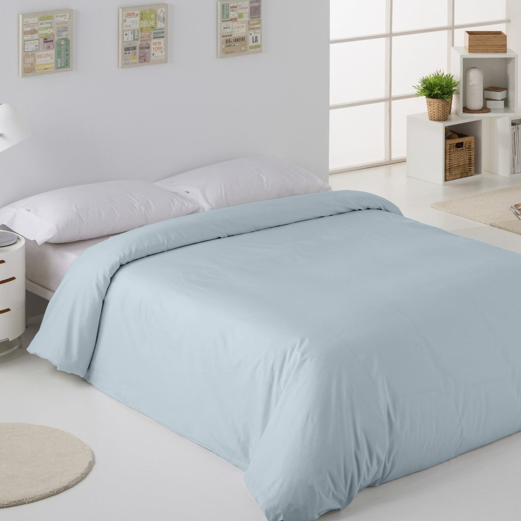 Funda nórdica lisa 50-50 azul celeste escena de cama