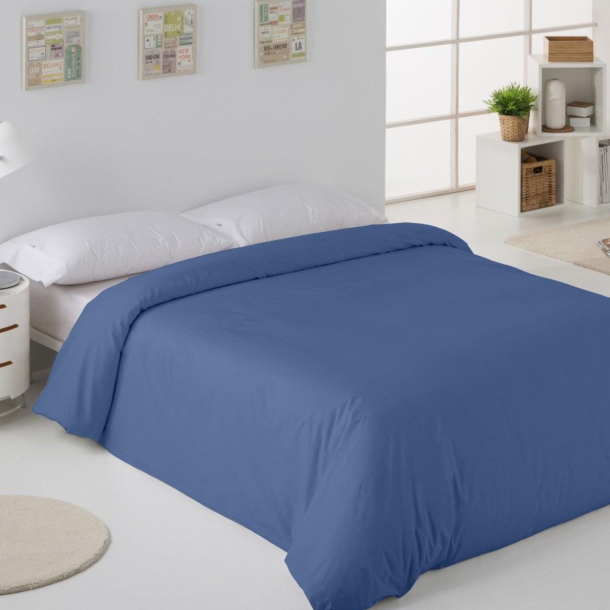Funda nórdica lisa 50-50 azulón escena de cama