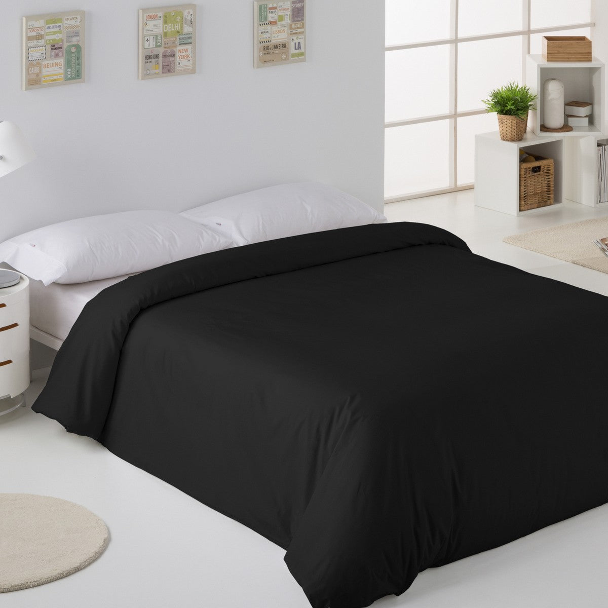 Funda nórdica lisa 50-50 negro escena de cama