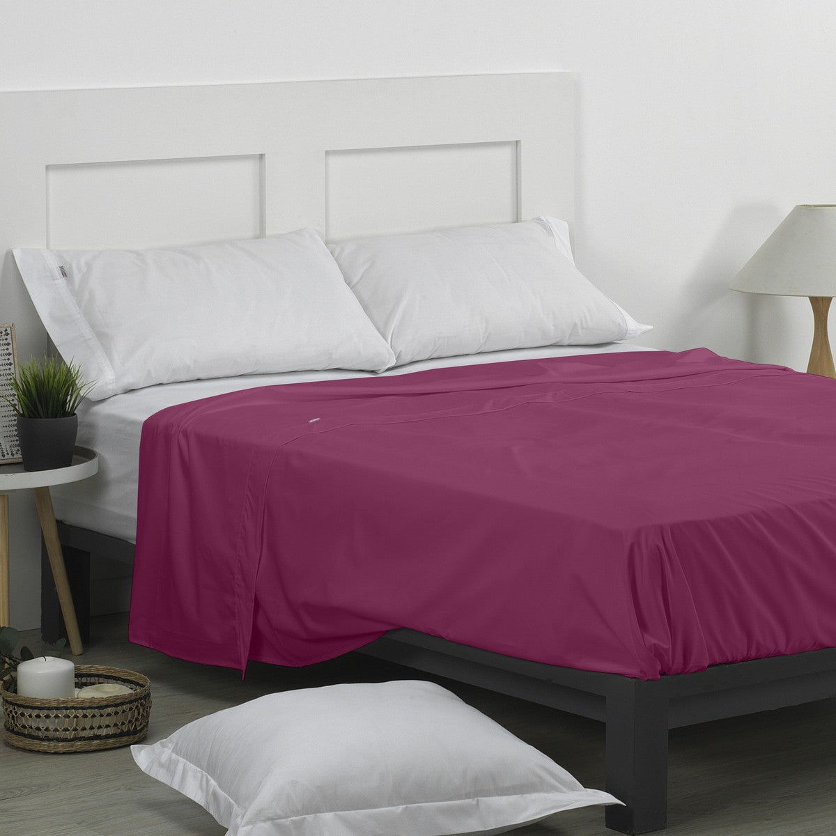 Sábana encimera 50/50 morado escena de cama