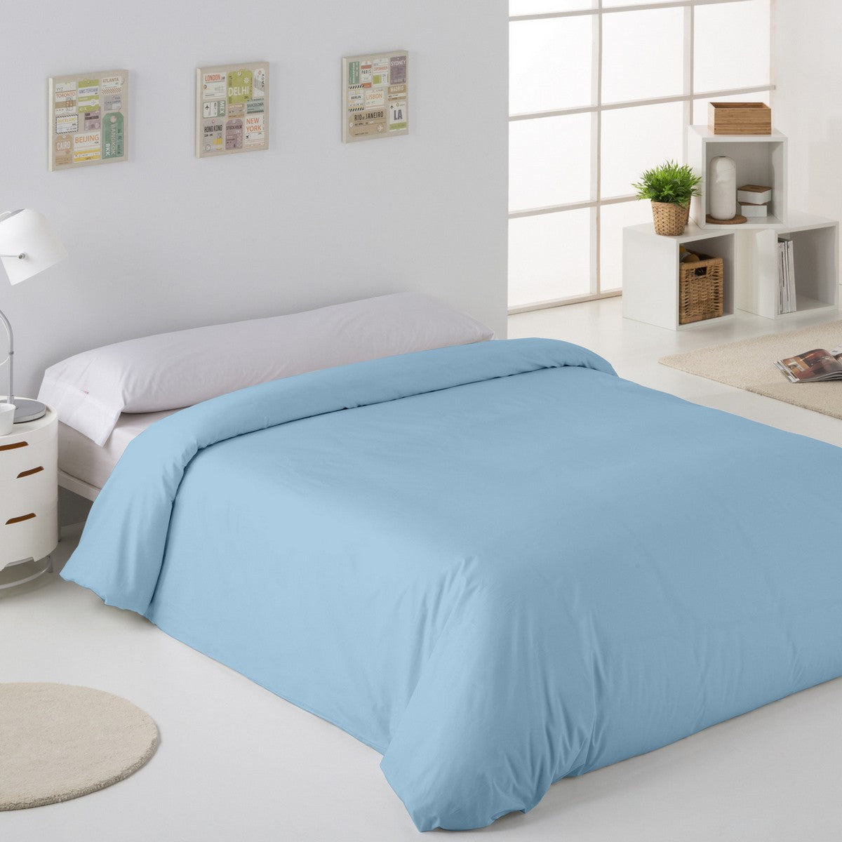 Funda nórdica lisa algodón azul celeste escena de cama
