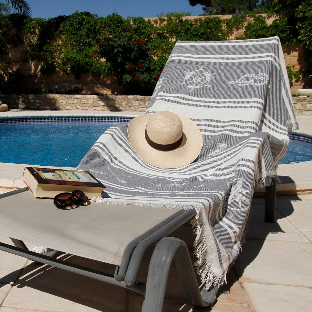 Fouta Maca gris, escena