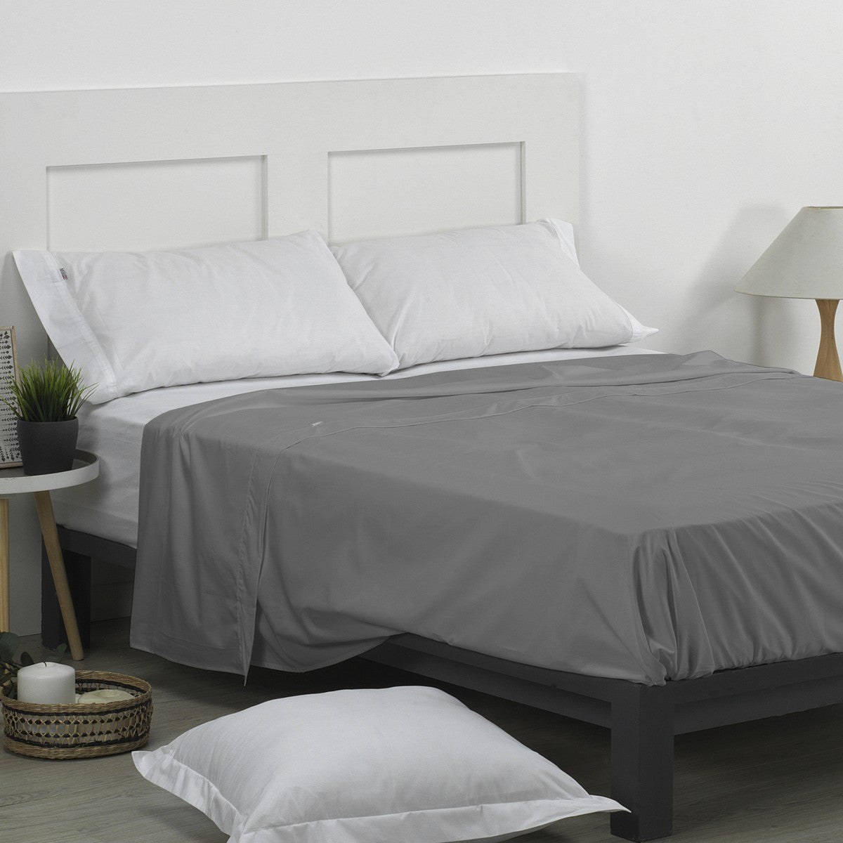 Sábana encimera algodón poliéster titanio vista de cama