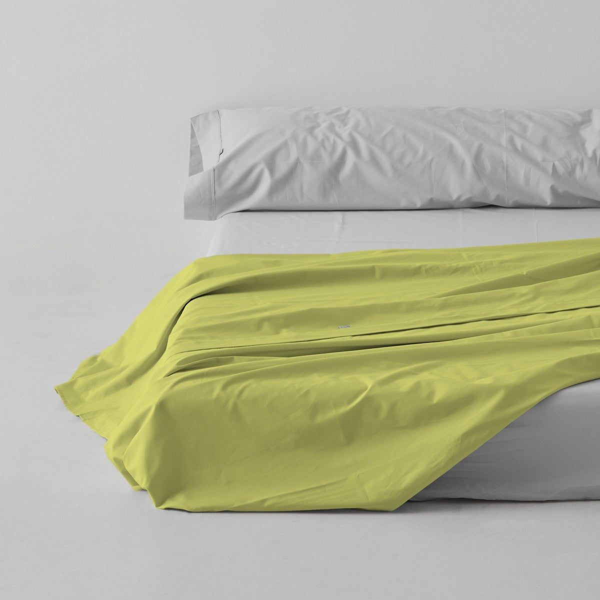 Sábana encimera algodón pistacho escena de cama