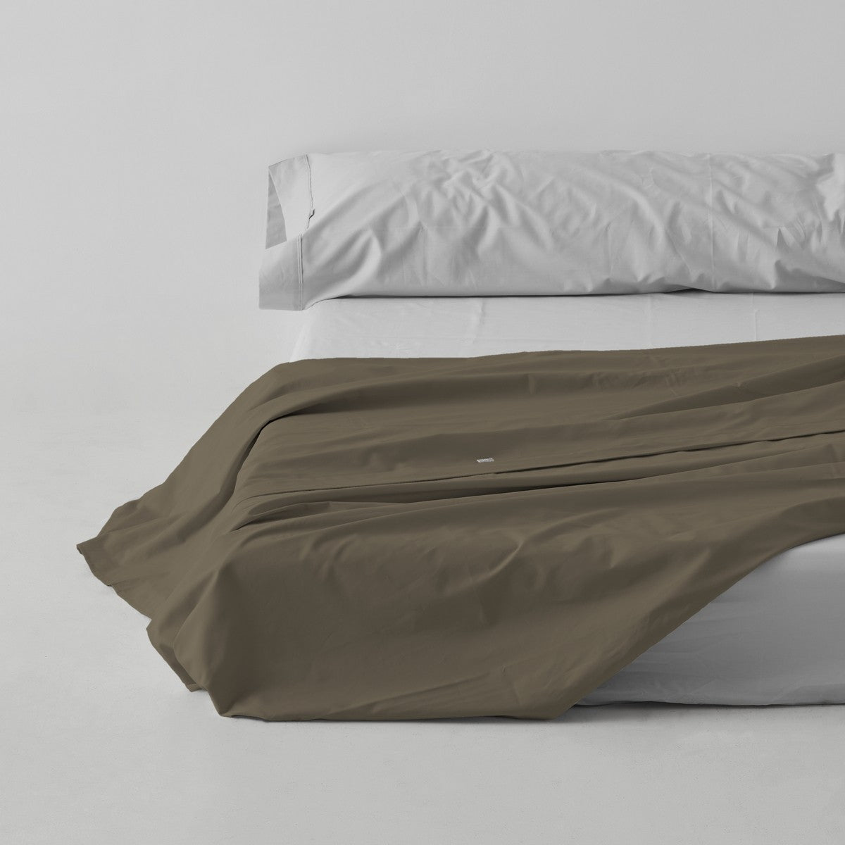 Sábana encimera algodón 200 hilos visón escena de cama