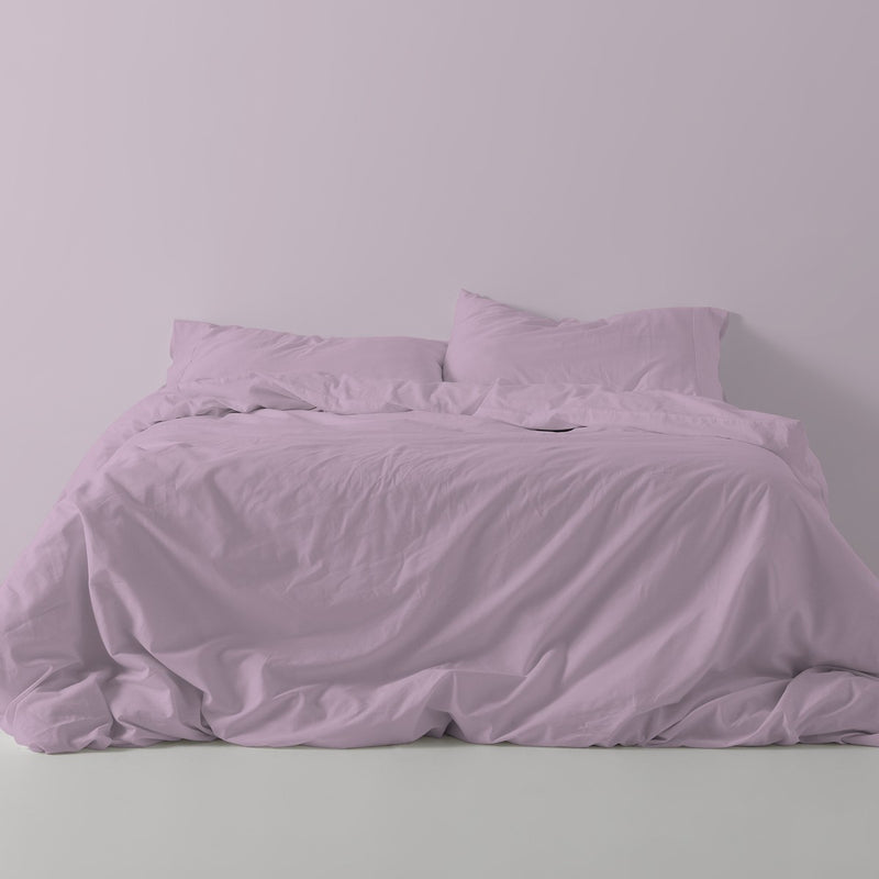 Funda nórdica lisa algodón malva escena de cama