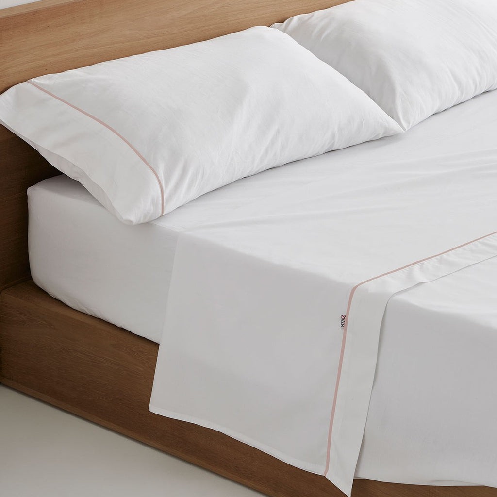 Dúo Sábanas Zahora Blanco-Nude escena cama