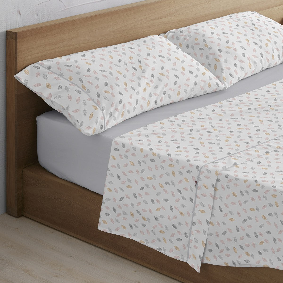 Lucy Naranja Escena Cama